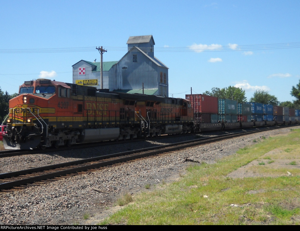 BNSF 4307 East